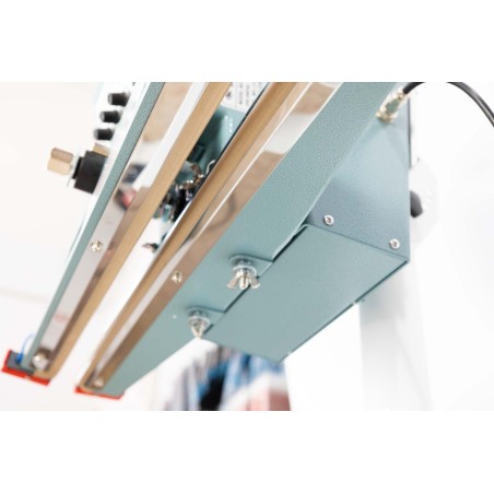 Máquina automática selladora térmica de bolsas y sacos vertical-horizontal doble resistencia con pedal eléctrico 600 mm